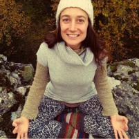 Marta Fraticelli - Je transmet le yoga, en essayant d'accorder la pratique aux cycles naturels, à l’extérieur et à l'intérieur de nous.